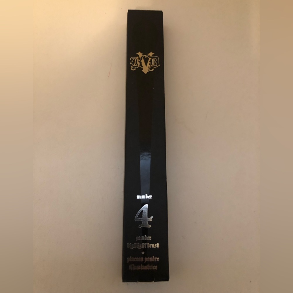 NIB KVD #4 Powder Highlight Brush